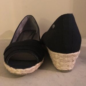 Women’s black wedges